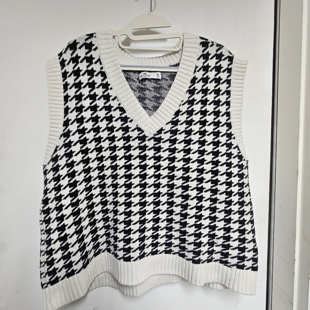 Hollister houndstooth sweater vest